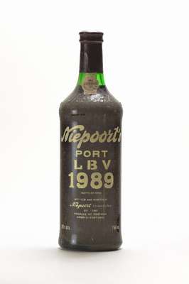3 Flaschen 1989 Niepoort's Port LBV, LBV= Late Bottled Vintage Port, 4 Jahre nach der Lese abgefüllt, 1993 in die Flasche abgefüllt,je ca. 75 ...