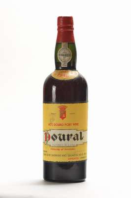 8 Flaschen 1948 Doural Alto Duoro Port Wine,Matured in Wood, Shipped by The Duoro Wine Shippers and Growers Association Ltd., je ca. 75 cl, je ca. ...