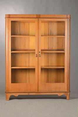 Vitrinenschrank, süddeutsch, 1.H. 20.Jh., Firma Chr.Niederhöfer u. Söhne, Edenkoben, Pfalz, , 2-türig, Türen verglast und 3-fach gesprosst, 3 ...