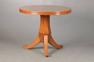 Tischchen, 70er Jahre Korpus Weichholz, Wurzelnußfurnier auf der Platte radial verlegt, dreigliedriger Fuß mit Balusterschaft, H. 74 cm, D. 86 cm