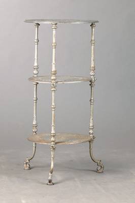 Eisentischchen, deutsch, um 1880/90, Gußeisen, historisierende Aufmachung, reicher Renaissance-Stil-Dekor, 3 Etagen, mit Alterssp., selten im ...