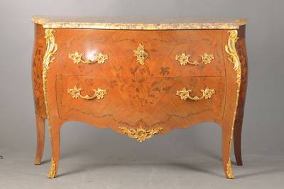 Kommode, Frankreich, um 1910, Rosenholz auf Eichekorpus, Im Barockstil (Louis-XV), 2- schübig, stilechter asymmetrischer Bronzebeschlag, florale ...