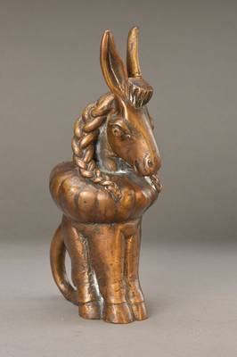 Barbara und Gernot Rumpf, um 1980, "Schauremer" Eselchen mit Zöpfchen und Kleidchen, Bronze, patiniert, stiltypisch für das ...