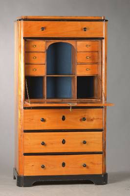 Standsekretär, mitteldeutsch, um 1840/50, Kirschbaumfurnier auf Eichekorpus, Ecken abgerundet, 4-schübig, abklappbare Schreibplatte mit ...