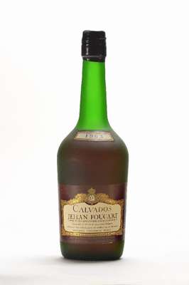 1 Flasche 1963 Jehan Foucart Calvados, Appellation Calvados Pays D'Auge Controlee, ca. 42% Vol., ca. 70 cl, Abstand zwischen Kapsel und Wein: ...
