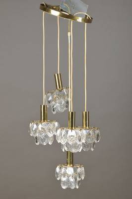 Ausgefallene Deckenlampe, deutsch, 50/60er Jahre, Messingmontur, 5 abgehängte Brennstellen mit reichem Linsenbehang, strukturierte ...
