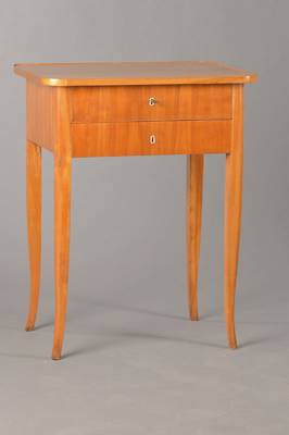 Nähtisch, süddeutsch, um 1835-40, Korpus Kirsch/Weichholz, Kirschbaum gespiegelt verlegt, Schlüsselschilde Bein, zeittypisch, elegant, ...