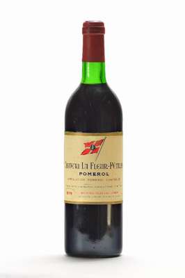 2 Flaschen 1979 Chateau La Fleur-Petrus, Pomerol, je ca. 75 cl, Füllstände: je ca. top shoulder, unverkostet, selten im Angebot, Etiketten l. ...