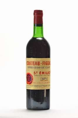 4 Flaschen 1975 Chateau Figeac, Saint Emilion, Premier Grand Cru Classe, je ca.75 cl, Füllstände: je ca. into neck, unverkostet, Falstaff Magazin ...