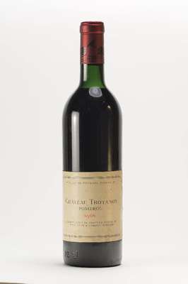 2 Flaschen 1966 Chateau Trotanoy, Pomerol, ca. 75 cl, Füllstände: ca. top shoulder, unverkostet, selten im Angebot, guter Erhaltungszustand, ...