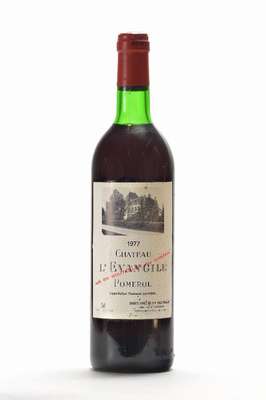3 Flaschen 1977 Chateau L'Evangile, Pomerol,je ca. 75 cl, Füllstände: ca. upper mid shoulder und besser, Etiketten l. beschmutzt, selten im ...