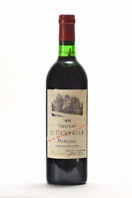 5 Flaschen 1976 Chateau L'Evangile, Pomerol,Füllstände: ca. top shoulder, je ca. 75 cl, unverkostet, Etiketten l. beschmutzt, selten im Angebot