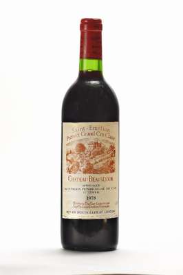 12 Flaschen 1978 Chateau Beausejour, Saint-Emilion, Premier Grand Cru Classe, je ca. 75 cl, Füllstände: ca. into neck, unverkostet, in der ...