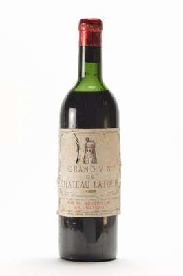 1 Flasche 1936 Chateau Latour, Pauillac, Premier Grand Cru Classe, ca. 75 cl,Füllstand: ca. upper mid shoulder, unverkostet, Kapsel in gutem Zustand ...