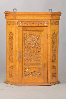 Wandschränkchen, deutsch, Mitte 19.Jh., Eiche massiv, 1-türig, Füllungsfelder in spätgotischem Rankenwerk fein ausgeführt, Schlüssel sek., ca. ...