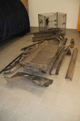 Sehr seltene originale Blechersatzteile von Mercedes Benz für die Baureihe /8 (W115), Bodenhälfte, 4 gute gebrauchte Türen, Schwelleraussenbleche, ...