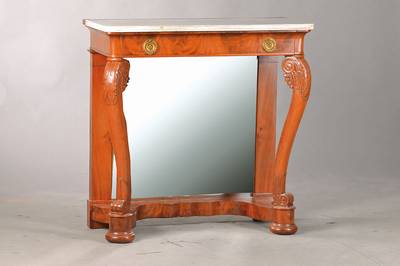 Spätbiedermeierkonsole, norddeutsch, wohl Niedersachsen, um 1835/40, Mahagonifurnier auf Eichekorpus, st. engl. Einfluss, seitl. Volutenbeine in ...
