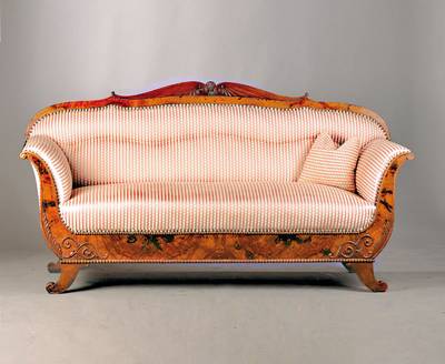 Biedermeiersofa, wohl Frankfurt, um 1835/40, Wurzelnuss- u. Nussbaumfurnier auf Weichholzkorpus, Armstützen füllhornartig ausgeschweift, ...