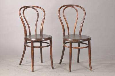 6er Satz Thonet Stühle Nr. 14, um 1880-1910,Bugholz, Sitzfläche erneuert, urspr. mit Geflecht, manche mit orig. Thonet-Etikett, H. ca. 91 cm, Sh. ...
