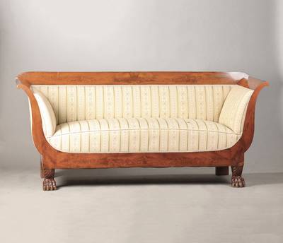 Sofa wohl Niedersachsen, um 1860, Mahagoni- bzw. Pyramidenmahagonifurnier auf z.T. Mahagonikorpus, beidseitig ausgeschweift, frontale Tatzenfüße, ...