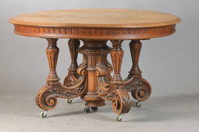 Runder Eichentisch, deutsch, um 1870, EIche massiv, mächtiges Fußgestell mit 4 Vollsäulen u. konischen kannelierten Beinen, profilierte Platte, ...