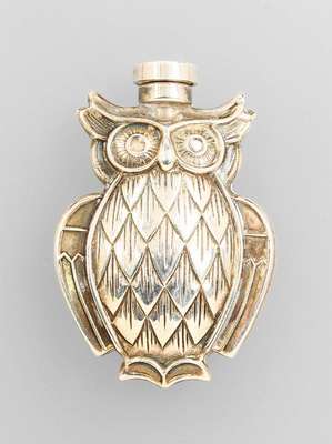 Parfumflakon, 925er Silber, um 1910/20, in Form einer Ohreule, beids. plastisch gestaltet, partiell grav., geometrisierende Auffassung,Meistermarke ...