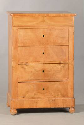 Waschkommode, süddeutsch, um 1820, Nussbaum furnier auf Weichholz- u. Eichekorpus, Platte aufklappbar ehemals mit Marmorwaschlabor, durch ...