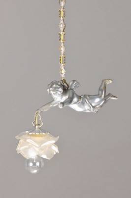 Deckenleuchter in Form einer Putti mit einer Brennstelle, deutsch, 30er Jahre, Gedeckter Glasschirm in Blütenform, Elektrifizierung nicht geprüft, ...