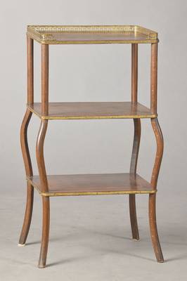 Kleine Etagere, Frankreich, um 1900/10, Buche und Rüsterfurnier, parkettiert verlegt, mit Blumeneinlagen auf dem oberen Boden, Metallgalerie, ...