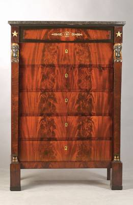 Chiffonière, Frankreich, 1.Hälfte 19.Jh., Mahagoni- bzw. Pyramidenmahagonifurnier auf Eichekorpus, 7-schübig, Überbauschub, klassizistische ...