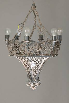 Deckenlampe, deutsch, um 1910, später Jugendstil, Rosendekor, 6 Brennstellen,Elektrifizierung nicht geprüft, ein Gitter lose, Altersspuren, H. ca. ...
