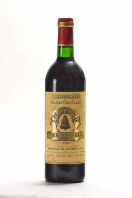 1 Flasche 1986 Chateau Angelus, Saint Emilion, Grand Cru Classe, Füllstand: ca. top shoulder, 12,5 % Vol., min. beschmutzt, guter Erhaltungszustand, ...