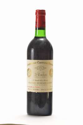 1 Flasche 1974 Cheval Blanc, Saint-Emilion, Premier Grand Cru Classe, Füllstand: ca. top shoulder, Etikett l. besch., Kapsel min. besch., selten im ...