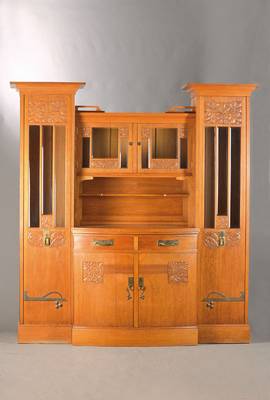 Repräsentatives Aufsatzbuffet, wohl Brüssel, um 1904/08, Eiche massiv, 4-teilig, Aufsatzbuffet mit 2 Seitenteilen, Buffetunterteil 2-schübig, ...