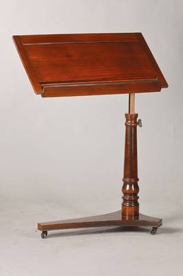 Bett-Tisch, bzw. Tablett-Tisch, norddeutsch, um 1820, Mahagonifurnier, Platte auf 2 Seiten aufklappbar für Bücher, Noten, o.ä. ,reduzierter ...