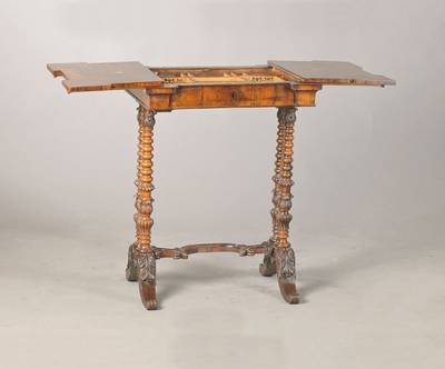 Nähtischchen, norddeutsch / England, um 1850/60, Palisander mit feinsten Metall- u. Perlmuteinlagen, japanisierend, vielfach gedrechseltes u. ...