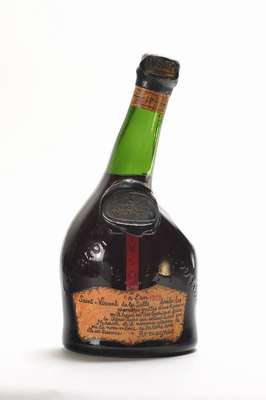 1 Flasche Saint-Vivant-Grand Armagnac VSOP (Very Superior Old Pale), Distributeur Besseet Paret, Exposition Universelle 1937, ca. 70 cl, 40 % Vol., ...