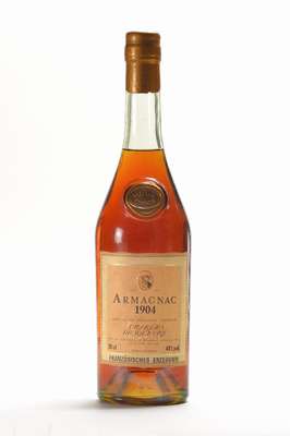 1 Flasche 1904 Charles De Soueyre Vieille Reserve Armagnac, ca. 70 cl, 41 % Vol., unverkostet, Abstand zwischen Kapsel und Wein: ca. 4 cm, selten im ...