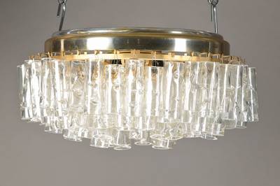 Doria Deckenlampe, deutsch, 60er Jahre, mehrstufiger zylindrischer Glasbehang, 85 Gläser, 9 Brennstellen, Elektrifizierung nicht geprüft, H. ca. 25 ...