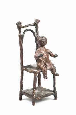 Paulette Koch, geb. 1936, Bronzeskulptur, Kind auf Stuhl, auf der Unterseite monogrammiert P.K., H. ca. 14 cm