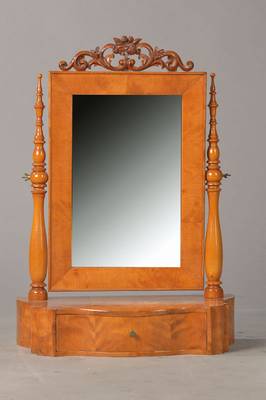 Schminkspiegel (Psyche), mitteldeutsch, um 1850-60, Louis-Philippe, Ahorn furniert, reich geschwungen und geschweift, gedrechselte Vollsäulen, ...