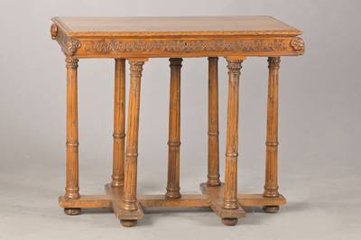 Salontisch, deutsch, um 1880/90, Nussbaum massiv u. furniert, vielfacher Säulendekor, Platte aufklappbar, im Neu-Renaissance-Stil, vielfach ...