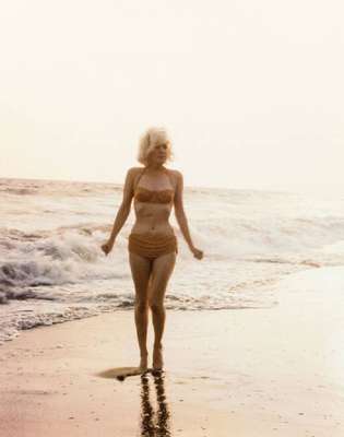 George Barris, geb. 1925, Farbfotografie auf Fotopapier, Marilyn Monroe, One West Publishing, rückseitig nummeriert 181/200, Blattgr. ca. 51x40,5 ...