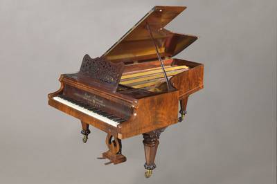 Carl-Rönisch-Konzertflügel, köngl. sächs. Hoflieferant Dresden, wohl um 1870, Gehäuse in feinstem Palisanderfurnier, Saiten korrodiert, min. ...