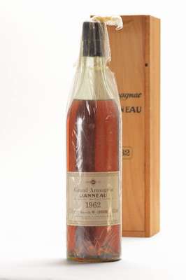 1 Flasche 1962 Grand Armagnac Janneau, 43 % Vol., ca. 70 cl, Flaschennummer: 329, Abstand zwischen Kapsel und Armagnac: ca. 5,5 cm, in ...