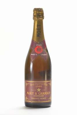 3 Flaschen 1980 Moet & Chandon Brut Imperial Rose, Champagne, je ca. 75 cl, Abstände zwischen Flaschenböden und Wein: je ca. 1,5 cm, unverkostet, ...