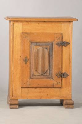 Kleiner Schrank nach hessischem Vorbild, Eiche massiv, 1-türig, Türfüllung gerippt, ca. 80x65x37 cm