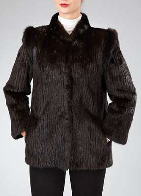 Saga Mink Nerzjacke, Gr. ca. 38, ausgelassene, dunkelbraune Felle längs verarbeitet, kleiner Stehkragen, 2 seitl. Einschubtaschen, schwarzes ...