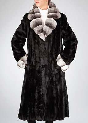 Schwarzer Samtnerzmantel mit Chinchilla, Gr. ca. 40, 2 seitl. Einschubtaschen, Gehschlitze, Schalkragen und Manschetten aus Chinchilla, Rückenl. ...
