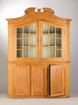 Aufsatzvitrine, norddeutsch, um 1800/10, Eiche massiv, 2-teilig, Kredenz 3-türig,